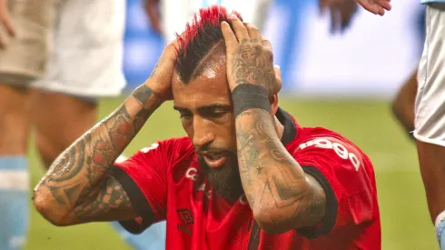 PR – CURITIBA – 16/07/2023 – BRASILEIRO A 2023, ATHLETICO-PR X BAHIA – Arturo Vidal jogador do Athletico-PR lamenta chance perdida durante partida contra o Bahia no estadio Arena da Baixada pelo campeonato Brasileiro A 2023. Foto: Gabriel Machado/AGIF