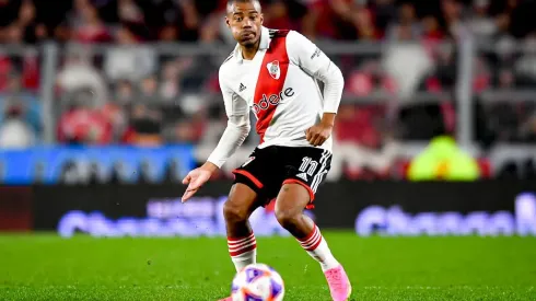 De La Cruz dá prazo para decidir futuro e declaração do meia após título argentino surpreende a Nação