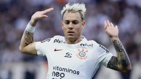 Róger Guedes é alvo de sondagem forte de clubes da Arábia Saudita, porém presidente Duílio Monteiro Alves nega saída do Corinthians