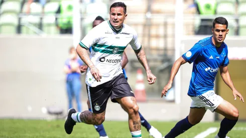 MG – BELO HORIZONTE – 16/07/2023 – BRASILEIRO A 2023, CRUZEIRO X CORITIBA – Edu jogador do Coritiba durante partida contra o Cruzeiro no estadio Independencia pelo campeonato Brasileiro A 2023. Foto: Gilson Lobo/AGIF
