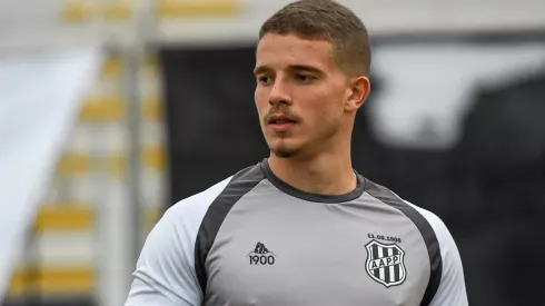 Léo Naldi durante treino da Ponte — Foto: Álvaro Jr/ PontePress