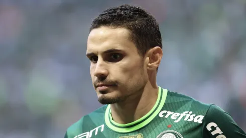 SP - SAO PAULO - 22/07/2023 - BRASILEIRO A 2023, PALMEIRAS X FORTALEZA - Raphael Veiga jogador do Palmeiras durante partida contra o Fortaleza no estadio Arena Allianz Parque pelo campeonato Brasileiro A 2023. Foto: Marcello Zambrana/AGIF