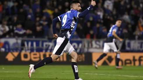 Michael Santos com a camisa do Talleres - Foto: Marcelo Endelli/Getty Images)