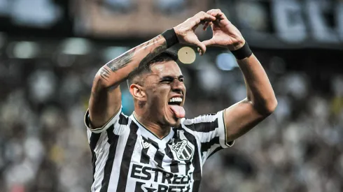 David Ricardo, do Ceará, comemora seu gol durante partida contra o Botafogo-SP na Arena Castelão pelo Brasileiro B 2023. Foto: Kely Pereira/AGIF