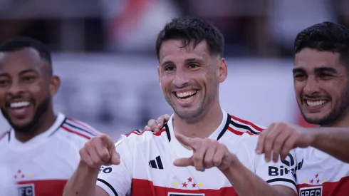 SP - SAO PAULO - 16/07/2023 - BRASILEIRO A 2023, SAO PAULO X SANTOS - Calleri jogador do Sao Paulo comemora seu gol durante partida contra o Santos no estadio Morumbi pelo campeonato Brasileiro A 2023. Foto: Ettore Chiereguini/AGIF