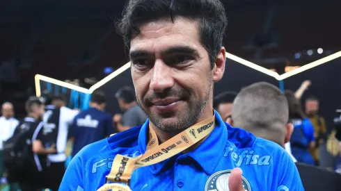 DF – Brasilia – 28/01/2023 – SUPERCOPA 2023 FINAL, PALMEIRAS X FLAMENGO – Abel Ferreira tecnico do Palmeiras comemora vitoria ao final da partida contra o Flamengo no estadio Mane Garrincha pelo campeonato SuperCopa 2023. Foto: Ettore Chiereguini/AGIF