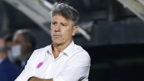 BRAGANCA PAULISTA, BRAZIL - OCTOBER 06: Renato Gaucho head coach of Flamengo looks on during a match between Red Bull Bragantino and Flamengo as part of Brasileirao Series A at Nabi Abi Chedid on October 06, 2021 in Braganca Paulista, Brazil. (Photo by Alexandre Schneider/Getty Images)
