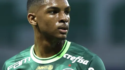 SP - SAO PAULO - 22/07/2023 - BRASILEIRO A 2023, PALMEIRAS X FORTALEZA - Luis Guilherme jogador do Palmeiras durante partida contra o Fortaleza no estadio Arena Allianz Parque pelo campeonato Brasileiro A 2023. Foto: Marcello Zambrana/AGIF