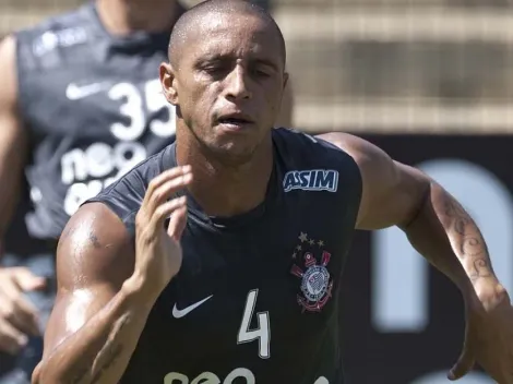 Corinthians tinha Roberto Carlos na última derrota para o Vasco