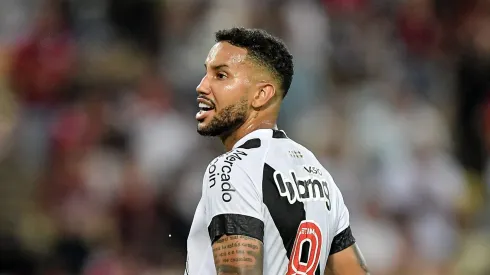 RJ - Rio de Janeiro - 19/03/2023 - CARIOCA 2023, VASCO X FLAMENGO - Jair jogador do Vasco durante partida contra o Flamengo no estadio Maracana pelo campeonato Carioca 2023. Foto: Thiago Ribeiro/AGIF