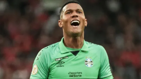 Adriel, novo reforço do Bahia chega de empréstimo do Grêmio. Foto: Robson Mafra/AGIF