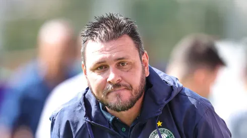 Thiago Kosloski, técnico do Coritiba, terá mais uma peça para reforçar o elenco.<br />
Foto: Gilson Lobo/AGIF