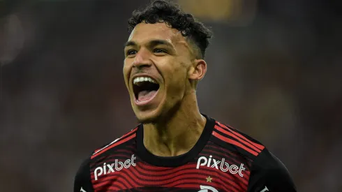 Victor Hugo é pedido pelo Zenit em troca por Wendel, fato que fez o Flamengo tomar uma decisão