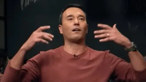 André Rizek perde a paciência e se posiciona sobre arbitragem no jogo do Fluminense