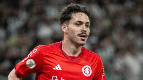 Maurício em ação pelo Inter no Brasileirão