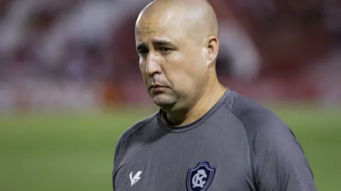 Foto: Rafael Vieira/AGIF - Ricardo Catala tecnico do Remo durante partida contra o Nautico no estadio Aflitos pelo campeonato Brasileiro C 2023.