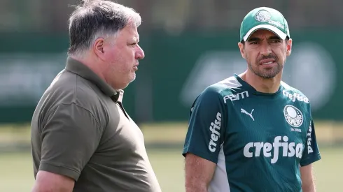 Barros tenta pedir calma a Pedro Lima por novas oportunidades no profissional e Abel já deixou claro que jovem de 20 anos está fora dos seus planos no Palmeiras