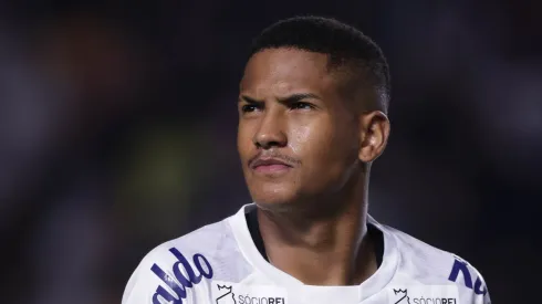 SP - SANTOS - 20/05/2023 - BRASILEIRO A 2023, SANTOS X PALMEIRAS - Angelo jogador do Santos durante partida contra o Palmeiras no estadio Vila Belmiro pelo campeonato BRASILEIRO A 2023. Foto: Ettore Chiereguini/AGIF