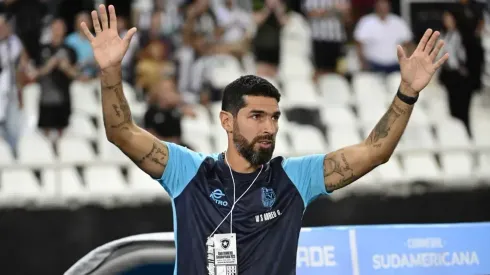 Foto: Getty Images/Bruna Abreu.<br />
Loco Abreu como técnico em jogo diante do Botafogo.