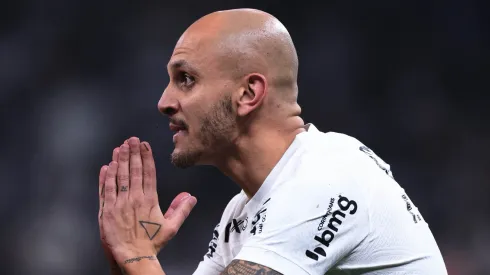 SP – SAO PAULO – 31/05/2023 – COPA DO BRASIL 2023, CORINTHIANS X ATLETICO-MG – Fabio Santos jogador do Corinthians reclama com a arbitragem durante partida contra o Atletico-MG no estadio Arena Corinthians pelo campeonato Copa do Brasil 2023. Foto: Ettore Chiereguini/AGIF