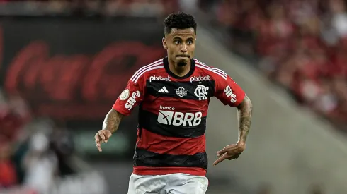 RJ - RIO DE JANEIRO - 22/07/2023 - BRASILEIRO A 2023, FLAMENGO X AMERICA - Allan jogador do Flamengo durante partida contra o America no estadio Maracana pelo campeonato Brasileiro A 2023. Foto: Thiago Ribeiro/AGIF