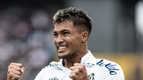 SP – SANTOS – 19/02/2023 – PAULISTA 2023, SANTOS X PORTUGUESA – Marcos Leonardo jogador do Santos comemora seu gol durante partida contra o Portuguesa no estadio Vila Belmiro pelo campeonato Paulista 2023. Foto: Abner Dourado/AGIF