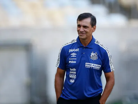 Bustos surpreende e assina como rival do Santos na luta contra o rebaixamento
