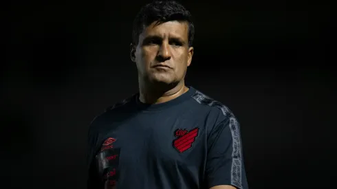 Foto: Jorge Rodrigues/AGIF - Wesley Carvalho: interino do Furacão abriu o jogo em entrevista