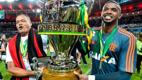 Goleiro Felipe CHOCA Nação ao ser apresentado em novo clube - Foto: Getty Images