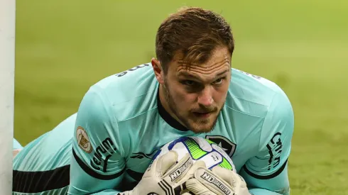 MG – BELO HORIZONTE – 06/08/2023 – BRASILEIRO A 2023, CRUZEIRO X BOTAFOGO – Lucas Perri goleiro do Botafogo durante partida contra o Cruzeiro no estadio Mineirao pelo campeonato Brasileiro A 2023. Foto: Gilson Lobo/AGIF