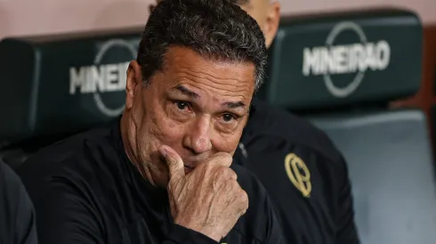 Foto: Gilson Lobo/AGIF - Vanderlei Luxemburgo tecnico do Corinthians durante partida contra o Atletico-MG no estadio Mineirao pelo campeonato Brasileiro A 2023.