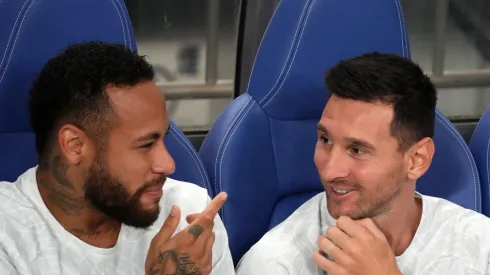 SAITAMA, JAPAN - JULY 23: Neymar Jr and Lionel Messi of Paris Saint-Germain talk on the bench prior to the preseason friendly between Paris Saint-Germain and Urawa Red Diamonds at Saitama Stadium on July 23, 2022 in Saitama, Japan. (Photo by Koji Watanabe/Getty Images)