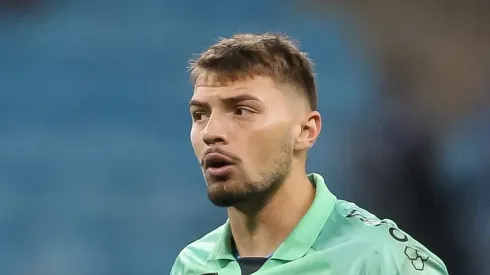 RS - PORTO ALEGRE - 12/07/2023 - COPA DO BRASIL 2023, GREMIO X BAHIA - Gabriel Grando goleiro do Gremio durante partida contra o Bahia no estadio Arena do Gremio pelo campeonato Copa do Brasil 2023. Foto: Pedro H. Tesch/AGIF