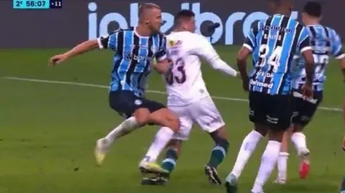 Reprodução/Premiere – Fluminense reclama de pênalti em Nino