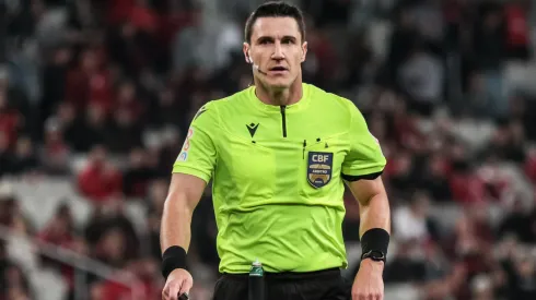 PR - CURITIBA - 16/07/2023 - BRASILEIRO A 2023, ATHLETICO-PR X BAHIA - O arbitro Rafael Rodrigo Klein durante partida entre Athletico-PR e Bahia no estadio Arena da Baixada pelo campeonato Brasileiro A 2023. Foto: Robson Mafra/AGIF