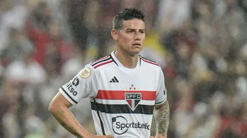Foto: Thiago Ribeiro/AGIF - James Rodriguez jogador do Sao Paulo durante partida contra o Flamengo no estadio Maracana pelo campeonato Brasileiro A 2023.