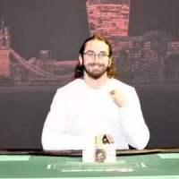 Pedro Garagnani leva anel de campeão mundial de poker em Londres