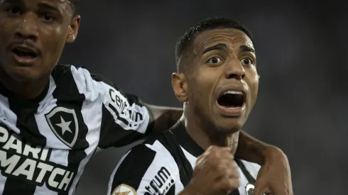 Foto: Jorge Rodrigues/AGIF - Victor Sa jogador do Botafogo comemora seu gol durante partida contra o Internacional no estadio Engenhao pelo campeonato Brasileiro A 2023.