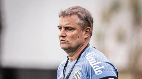 Foto: Raul Baretta/ Santos FC - Aguirre durante treinamento no CT Rei Pelé