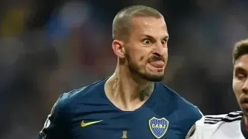 Foto: Reprodução Boa Juniors - Darío Benedetto provoca jogador adversário após gol