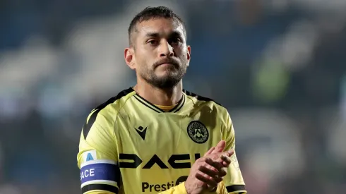 BERGAMO, ITALY - MARCH 04: Roberto Pereyra of Udinese Calcio applauds the fans after the Serie A match between Atalanta BC and Udinese Calcio at Gewiss Stadium on March 04, 2023 in Bergamo, Italy. (Photo by Emilio Andreoli/Getty Images)