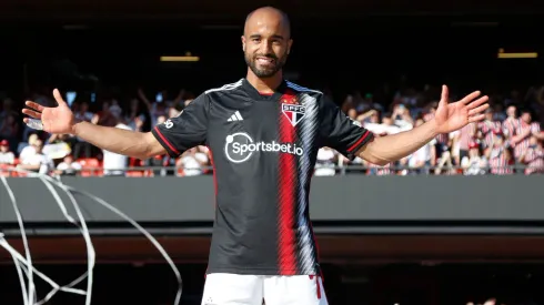 SAO PAULO, BRAZIL - AUGUST 06: Newly signed player Lucas Moura is introduced to the fans before a match between Sao Paulo and Atletico Mineiro as part of Brasileirao Series A 2023 at Morumbi Stadium on August 06, 2023 in Sao Paulo, Brazil. (Photo by Miguel Schincariol/Getty Images)