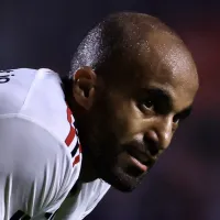 CÂMERAS FLAGRARAM: Torcida do Corinthians se revolta com toque de mão em gol de Lucas