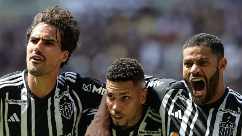 Foto: Gilson Lobo/AGIF - Igor Gomes, Paulinho e Hulk