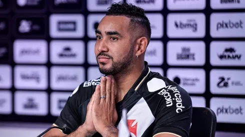 RJ - RIO DE JANEIRO - 18/08/2023 - VASCO, APRESENTACAO DIMITRI PAYET - Dimitri Payet fala aos jornalista durante sua apresentacao oficial como jogador do Vasco em coletiva de imprensa realizada no Sao Januario. Foto: Thiago Ribeiro/AGIF