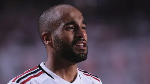 SP - SAO PAULO - 16/08/2023 - COPA DO BRASIL 2023, SAO PAULO X CORINTHIANS - Lucas Moura Jogador do Sao Paulo chora durante sua comemoracao em vitoria ao final da partida contra o Corinthians no estadio Morumbi pelo campeonato Copa do Brasil 2023. Foto: Ettore Chiereguini/AGIF
