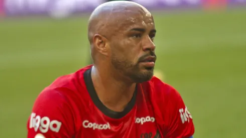 PR – CURITIBA – 24/06/2023 – BRASILEIRO A 2023, ATHLETICO-PR X CORINTHIANS – Thiago Heleno jogador do Athletico-PR durante partida contra o Corinthians no estadio Arena da Baixada pelo campeonato BRASILEIRO A 2023. Foto: Gabriel Machado/AGIF