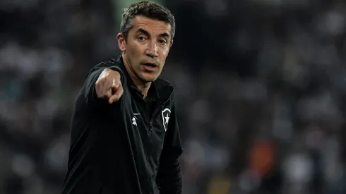 RJ - RIO DE JANEIRO - 12/08/2023 - BRASILEIRO A 2023, BOTAFOGO X INTERNACIONAL - Bruno Lage tecnico do Botafogo durante partida contra o Internacional no estadio Engenhao pelo campeonato Brasileiro A 2023. Foto: Thiago Ribeiro/AGIF