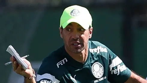 Abel dá o sinal verde e Palmeiras ENCAMINHA SAÍDA de defensor para Europa