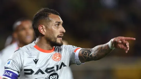 LECCE, ITALY - APRIL 28: Roberto Pereyra of Udinese gestures during the Serie A match between US Lecce and Udinese Calcio at Stadio Via del Mare on April 28, 2023 in Lecce, Italy. (Photo by Maurizio Lagana/Getty Images)